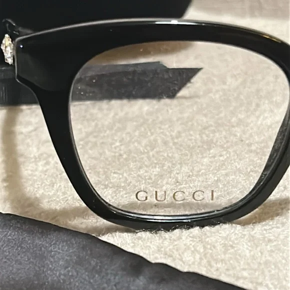 New gucci glasses. Never worn. Authentic. Can provide receipt. Cloth & case. - Picture 3 of 14